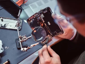 The Eco-Friendly Choice: How Buying Refurbished Devices Reduces Electronic Waste